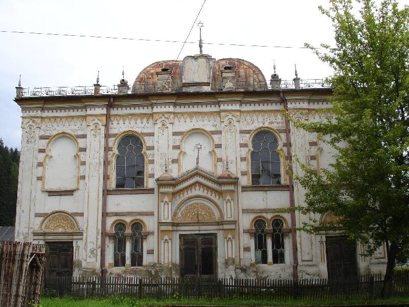 Front façade of the Vatra Dornei synagogue
