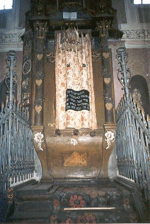 Aron Kodesh, Siret Temple.