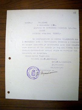 Typed letter of the Târgu Jiu camp to the Siret police with stamps