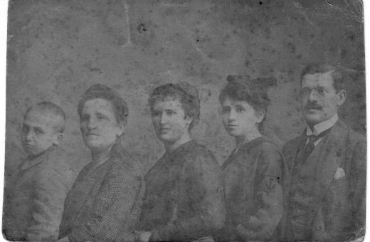 Adolf, Mina, Ethel, Peppi (mother), and Erich DLUGACZ.