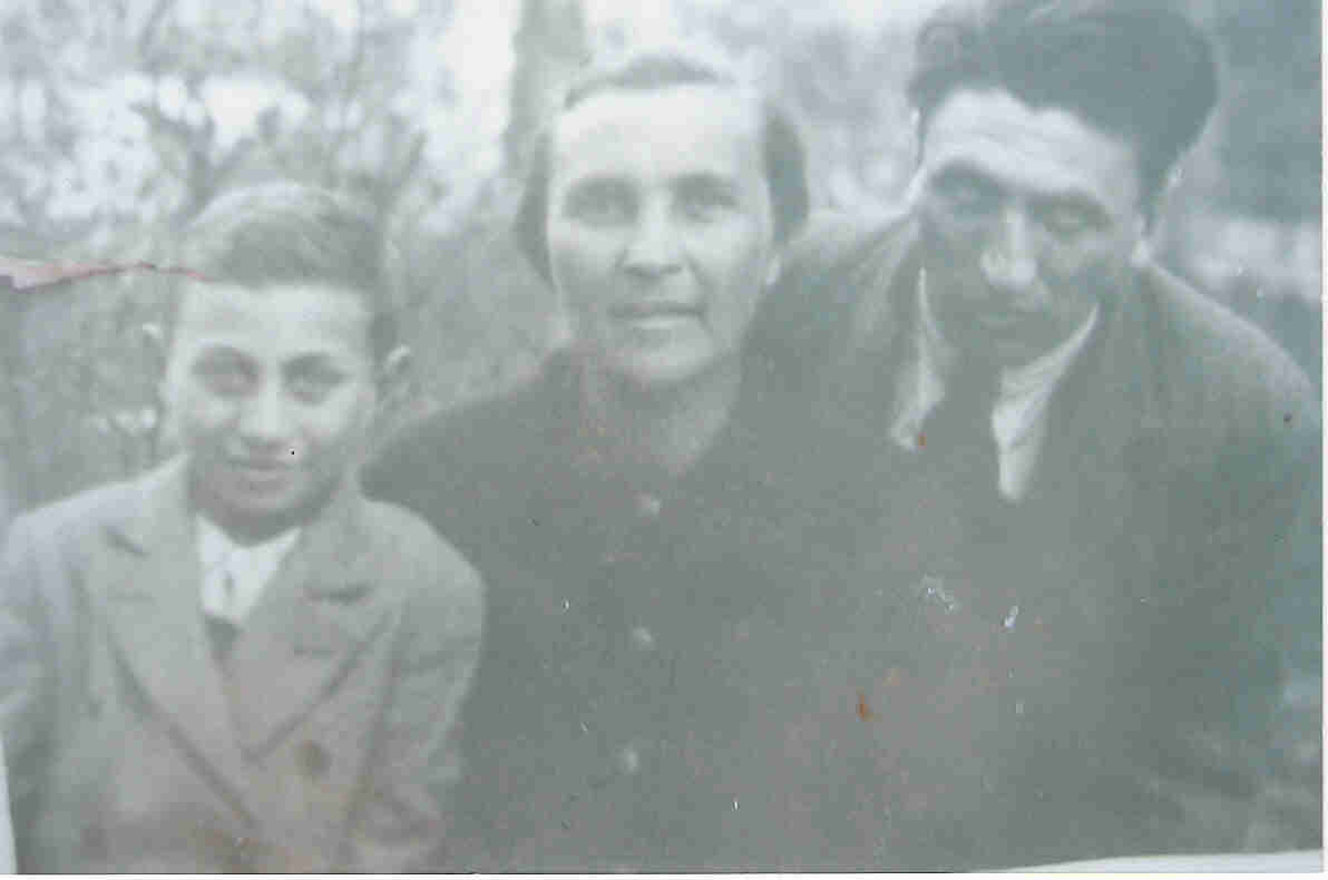 Klara and Meir Kurtz with their son Moshe