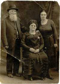Chana, Fischel, Lena c 1920