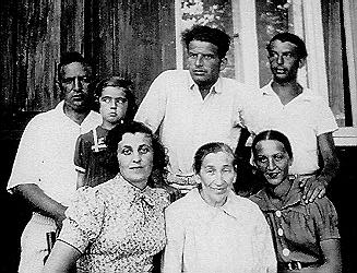 Hilelson Family in Sudarg in
September 1940.