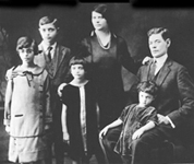Louis (Leybe) Kovitz and family