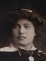 Hanne Bloch née Grinker b. 1887 Yesud married Louis Bloch 1917 in USA
